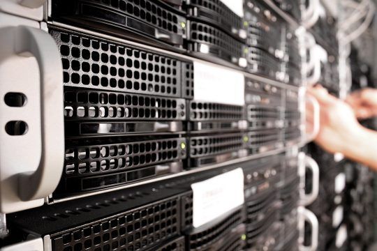 Servidor que sirve para almacenar en su interior archivos, hosting web, información que el cliente necesitará en algún momento